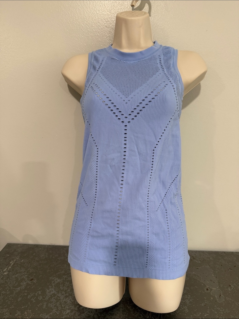 Athleta Perforated Light Purple Periwinkle athletic top Tennis XS